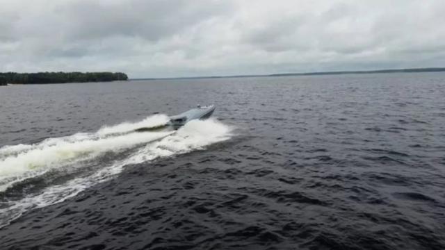 Морський дрон ГУР Магура V5 уразив швидкісний катер росіян у Криму
