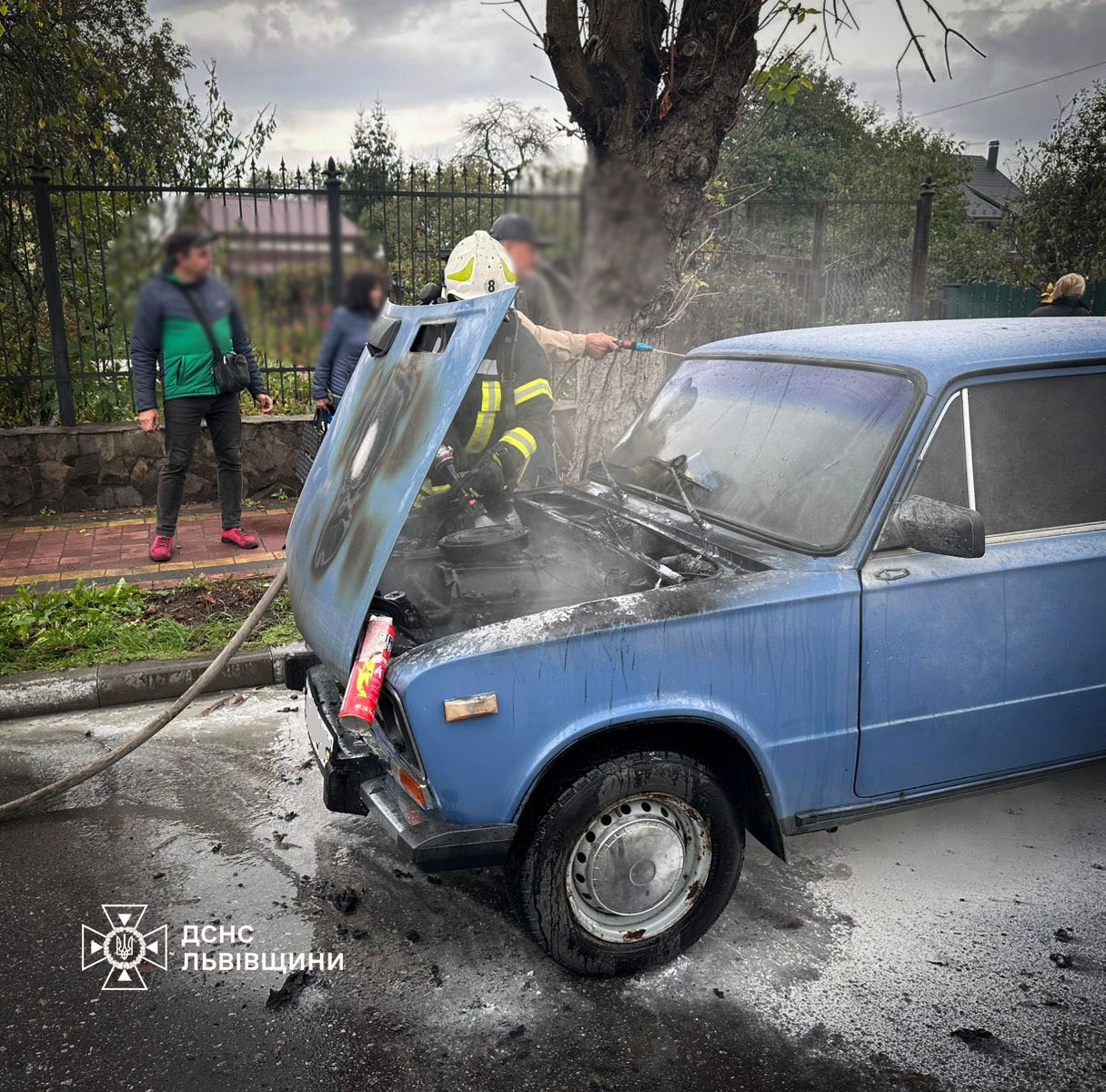 На Львівщині під час руху загорілося авто