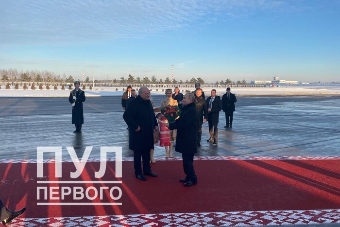 Путін уже в Мінську. Щоб заплутати сліди, в небо здійняли три борти