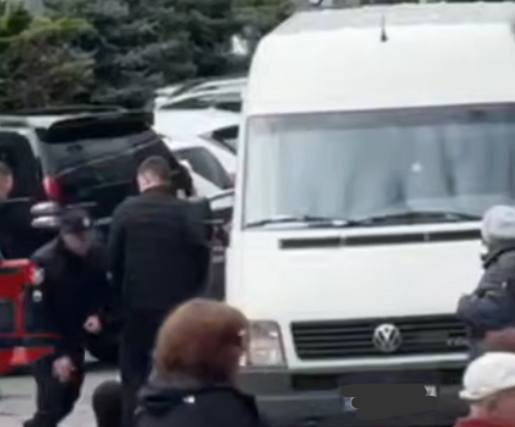 В Івано-Франківську авто збило жінку на тротуарі