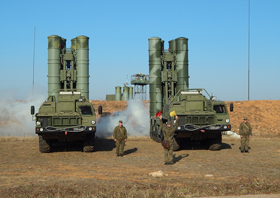 Російська Федерація проводить масштабні військові навчання у Криму