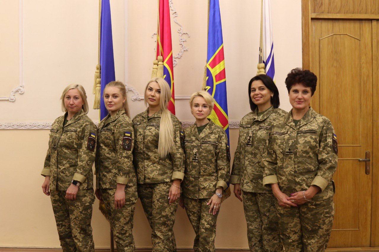 Міністерство оборони представило нову літню жіночу форму
