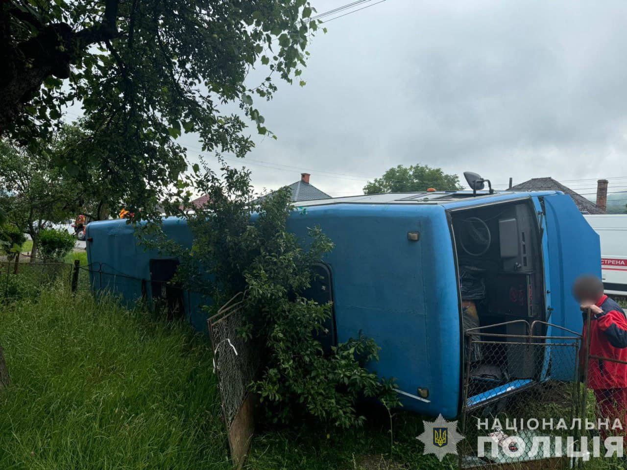 На Закарпатті перекинувся рейсовий автобус: 11 постражалих, серед яких – дитина