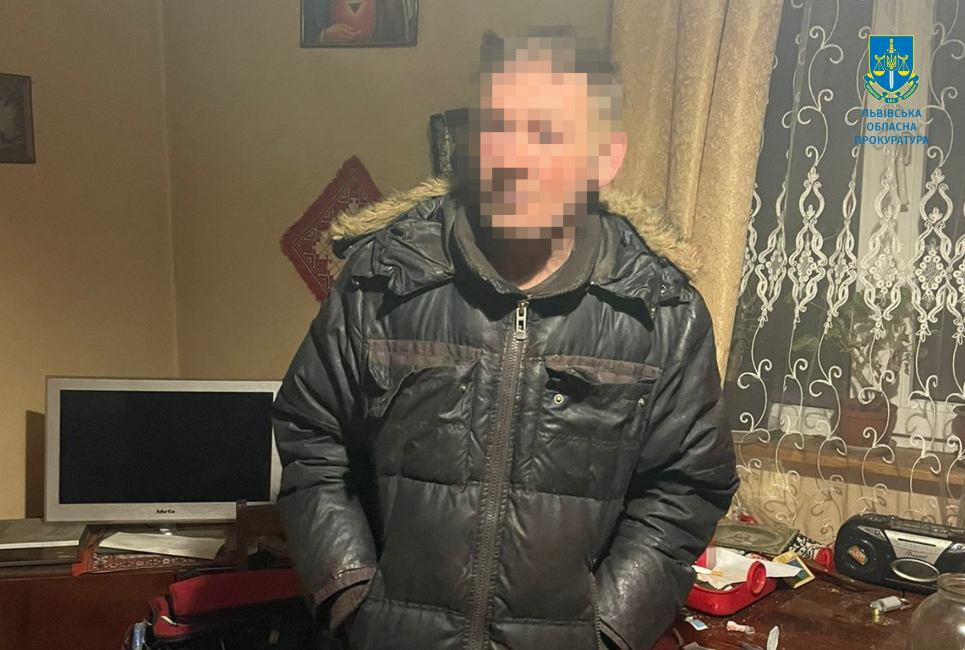 На Львівщині чоловік відрубав сокирою кисть руки та порізав ножем сусіда (фото)