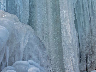 На Тернопільщині замерз водоспад: неймовірні фото