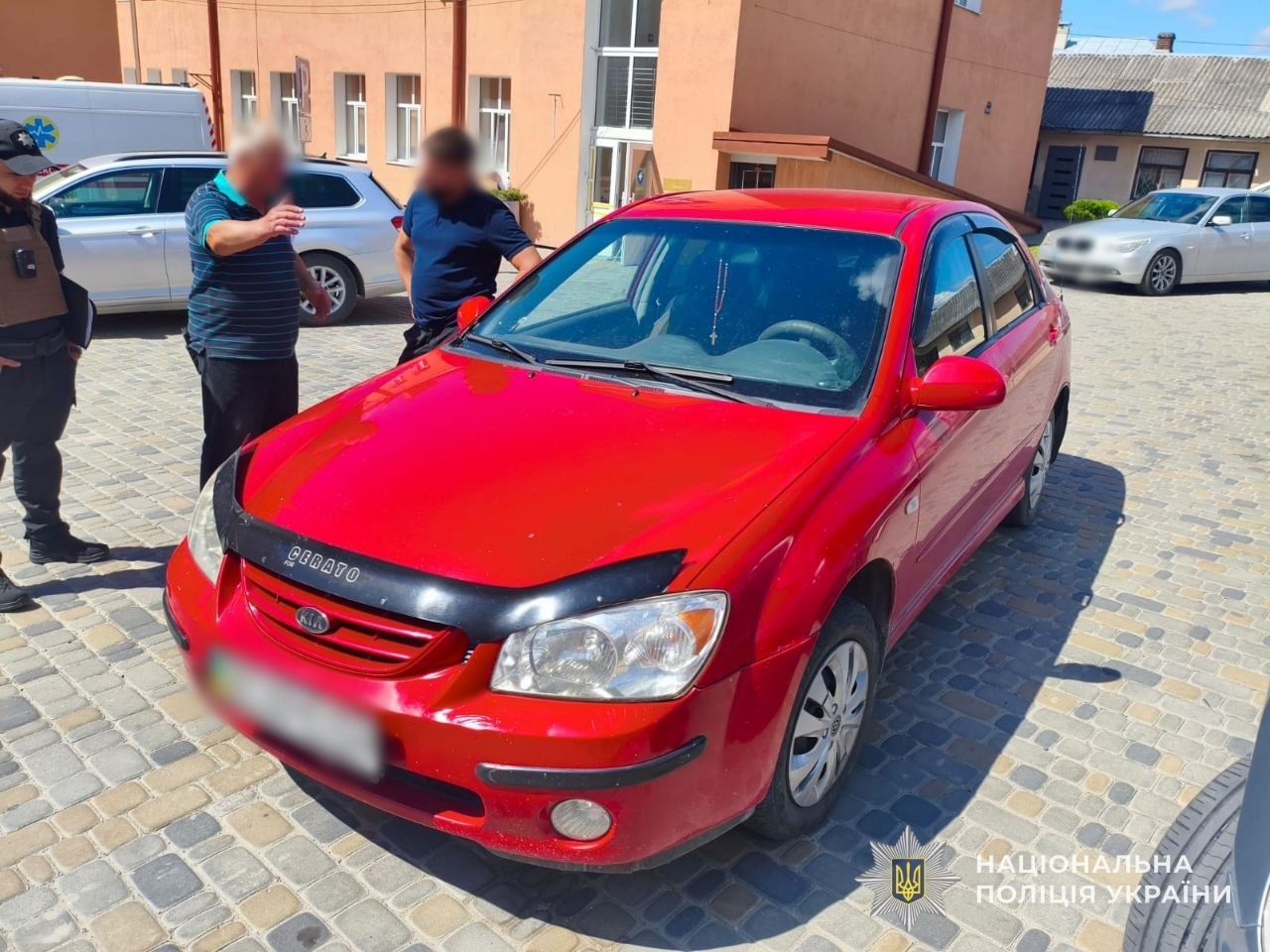 На Львівщині легковик зніс велосипедиста: фото з місця аварії