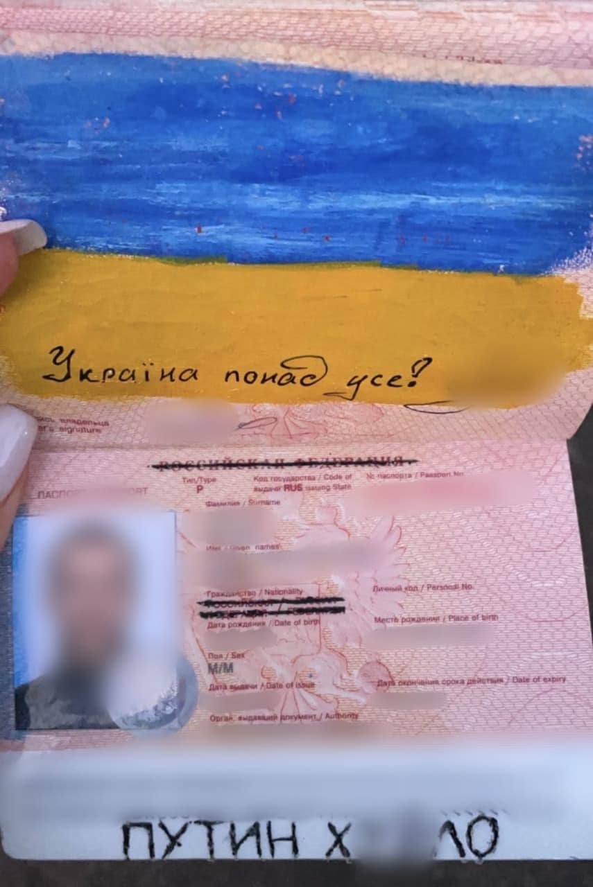 Путін х...ло. Росіянин вигадав оригінальний спосіб, щоб його не депортували на батьківщину