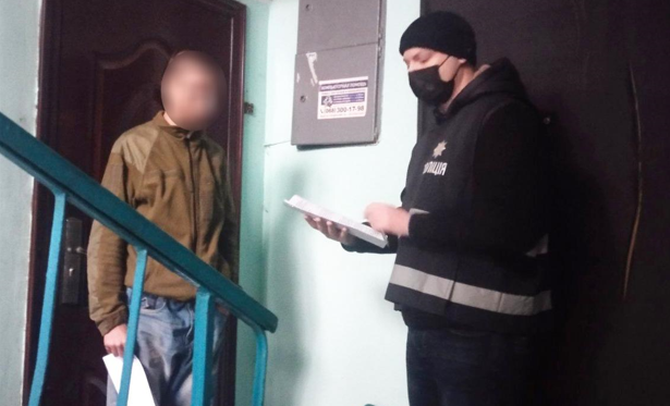 Чоловіка, який розгромив меморіал Героям Небесної Сотні та воїнам АТО у Первомайську, затримали в Києві