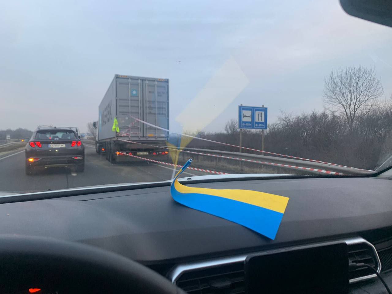 Поблизу Львова у фури відлетіло колесо: фото з місця аварії
