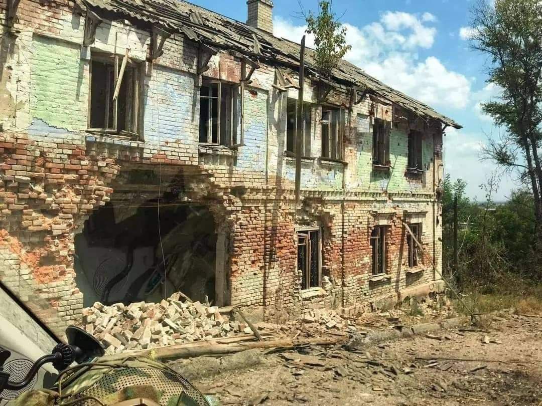 Лисичанськ бомбить авіація: як виглядає місто зараз