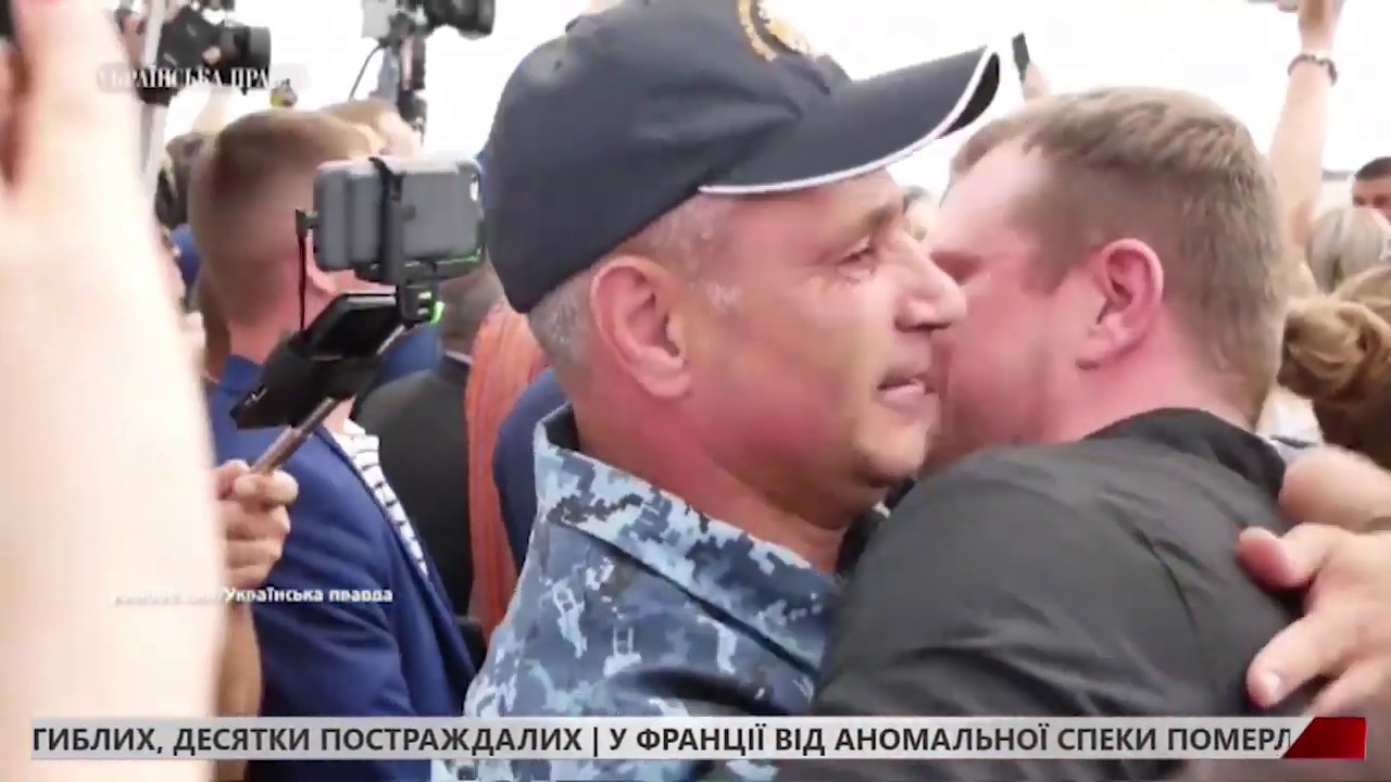 Українські полонені повернулися додому: живі емоції героїв та їх рідних