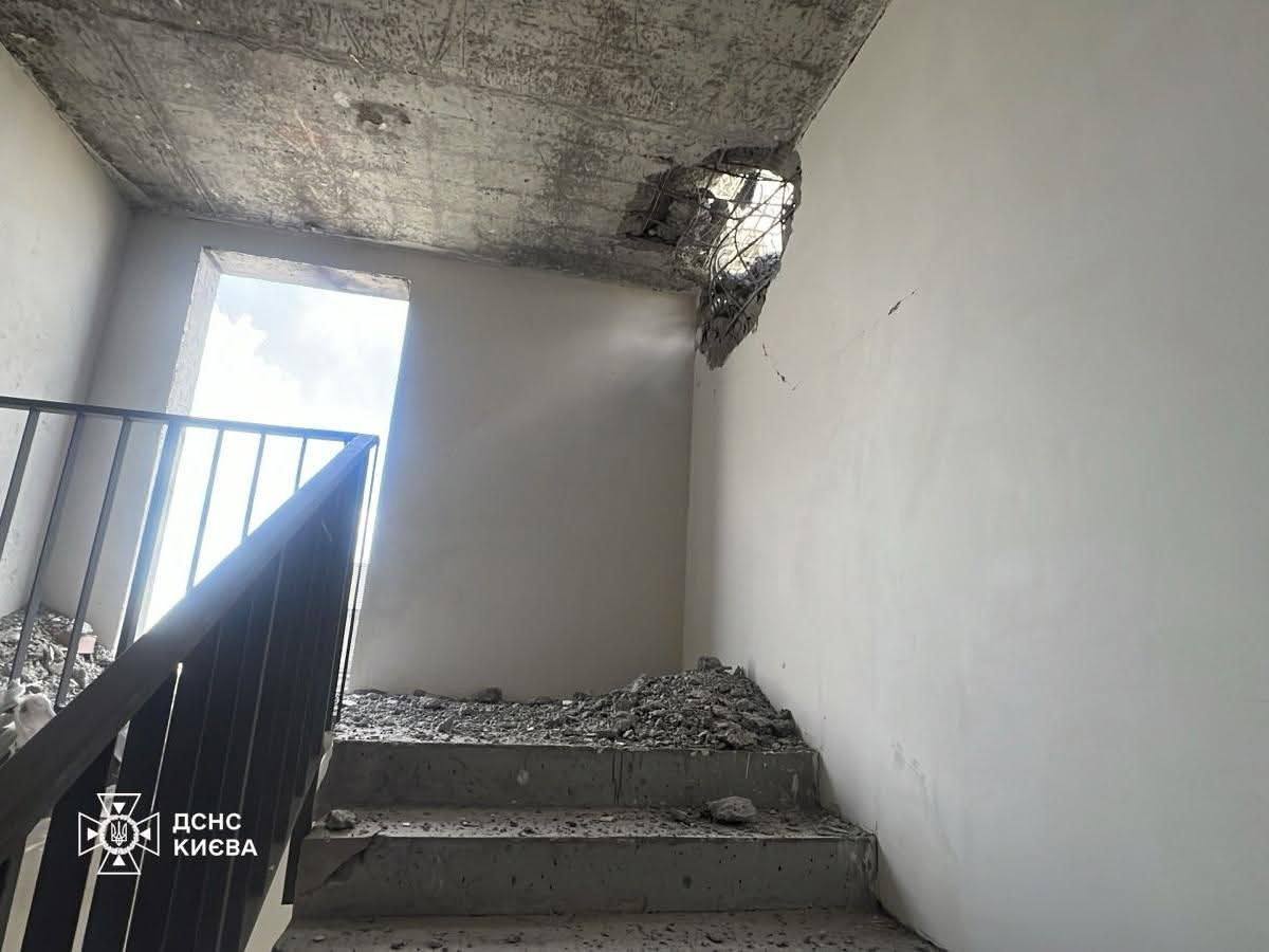 З'явилися фото з місця вибуху в будинку у Києві