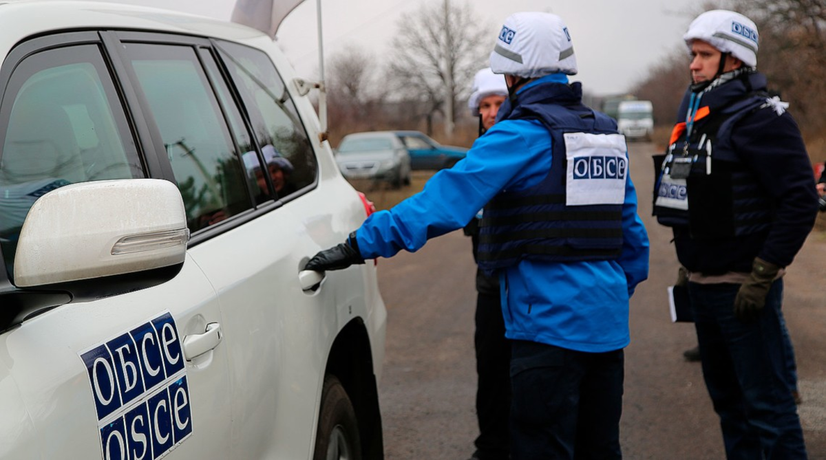 Місія ОБСЄ на Донбасі під загрозою зриву. Її представників масово відкликають з України