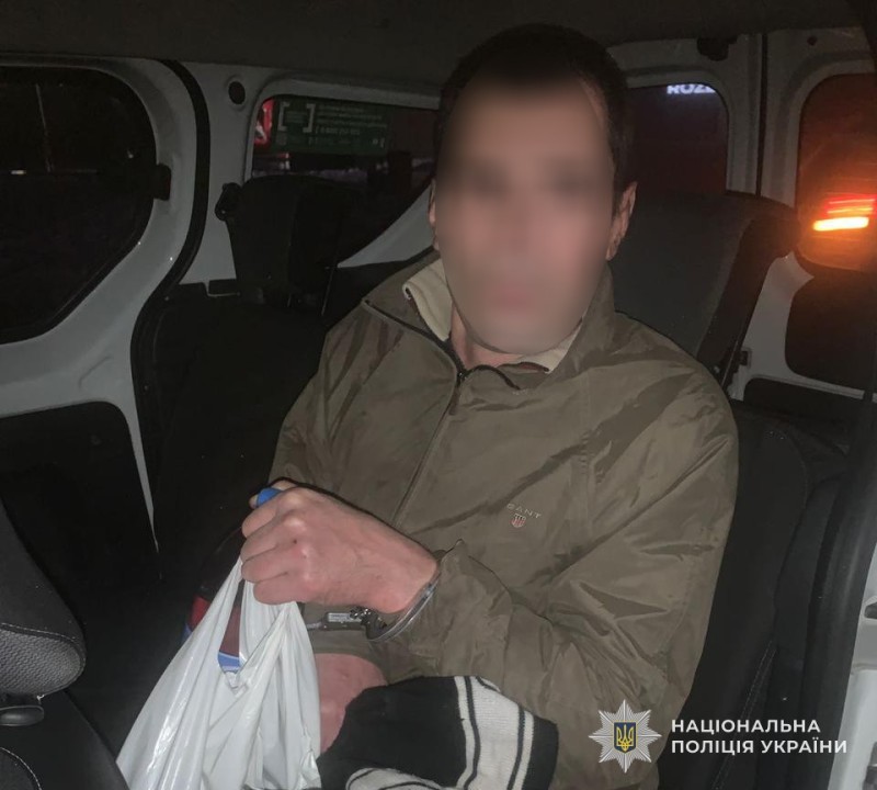 На Львівщині чоловік викрав скриньку для пожертв у магазині