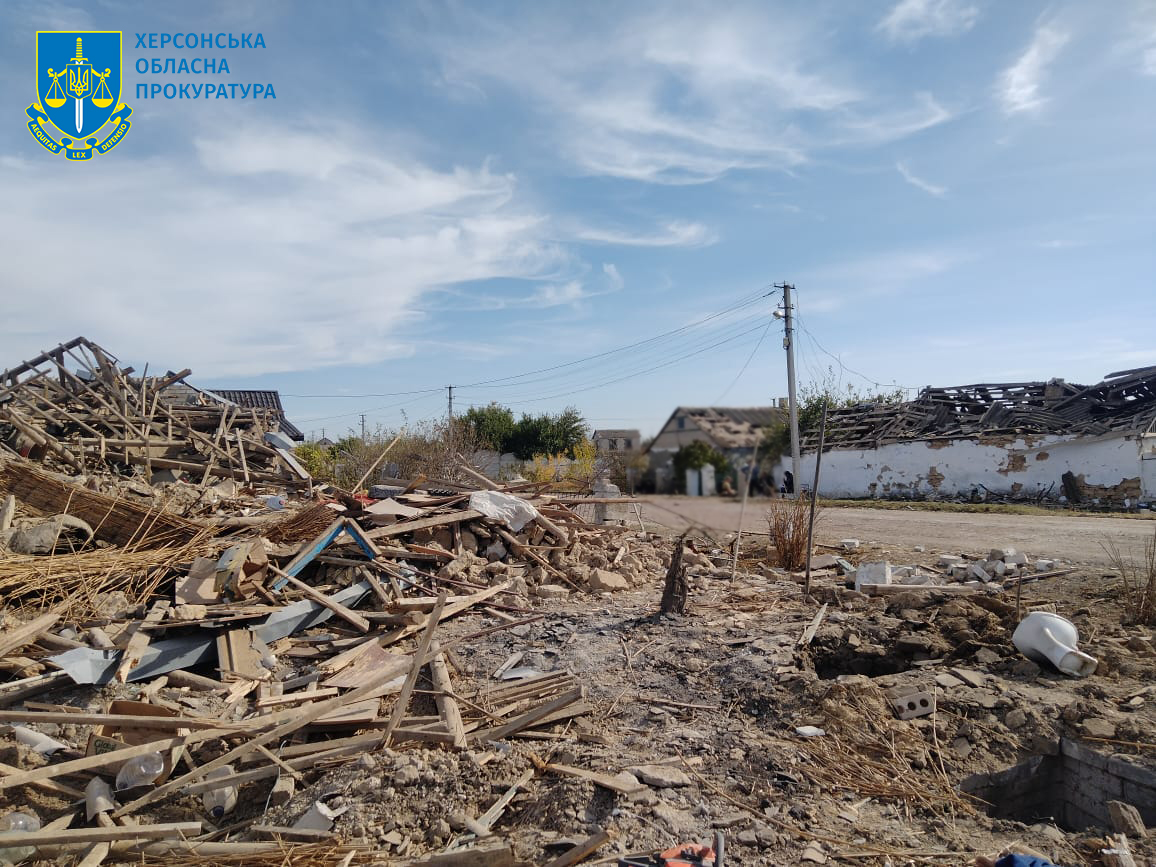 Удар по Херсонщині. З-під завалів будинку дістали тіла двох загиблих