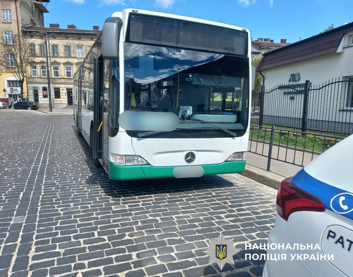 У Львові в автобусі травмувалася пасажирка: Що сталося