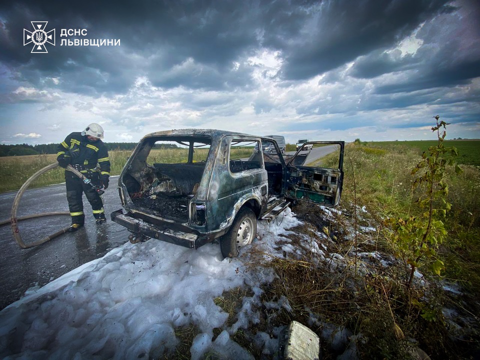 На Львівщині згорів автомобіль: що сталося (фото)