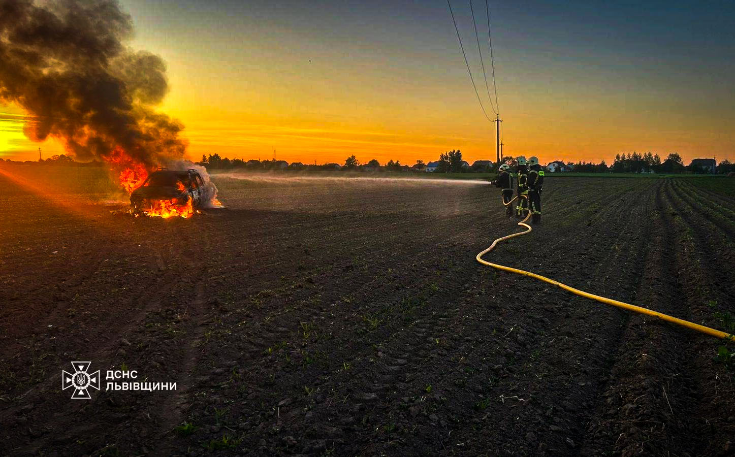 На Львівщині під час ремонту загорівся автомобіль