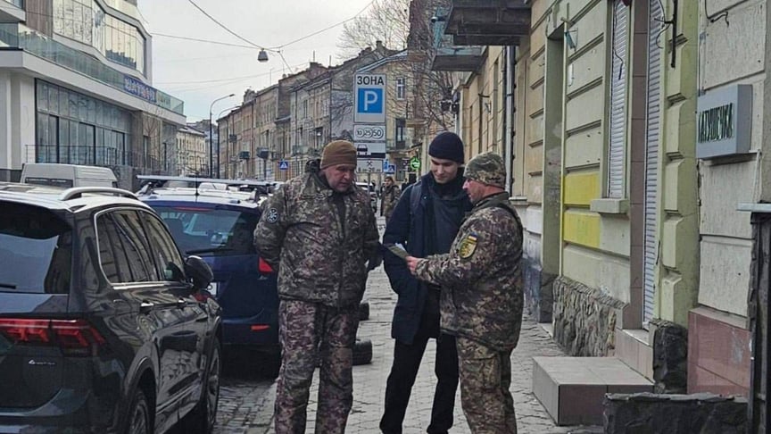 «Виглядати в очах суспільства нормальною людиною»: Для ТЦК розробили правила поведінки