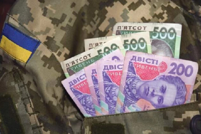 До 40 днів, до 100 тисяч гривень. Українським військовим збільшать відпустки та доплати