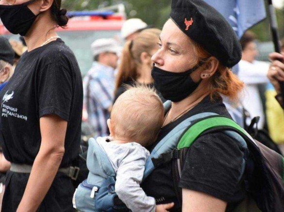 Жінки з малолітніми дітьми також мають стати на військовий облік – ЗСУ