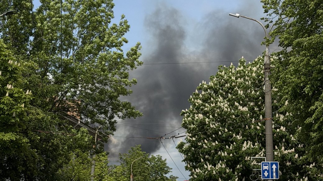 Центру у вогні: з'явилося відео з місця ударів по Луцьку
