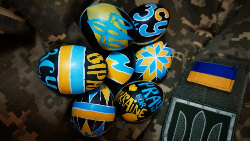 Великодні привітання і прикмети: листівки, теплі слова та символи свята