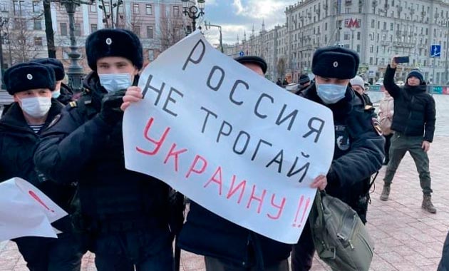 У Росії анонсували протести проти мобілізації. В Україні відповіли мемами