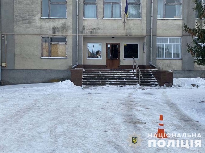 У селі на Тернопільщині невідомі кинули гранату в приміщення селищної ради