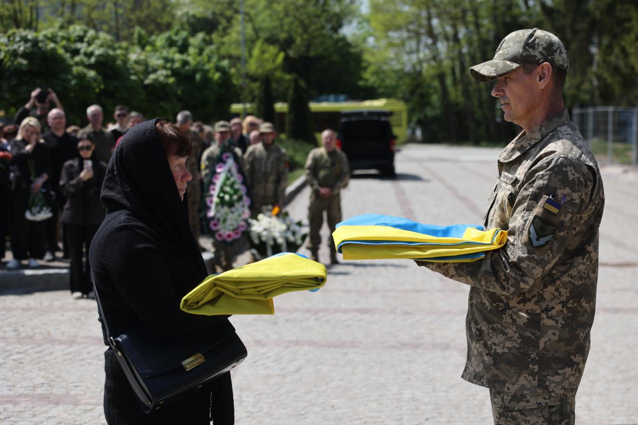 У Львові попрощалися з батьком та сином, які загинули на війні: фото Героїв