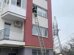 Впала у квартирі та не могла підвестися: у Львові врятували 89-річну жінку