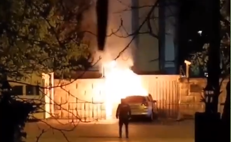 У посольство Росії в Бухаресті врізалася машина, водій загинув