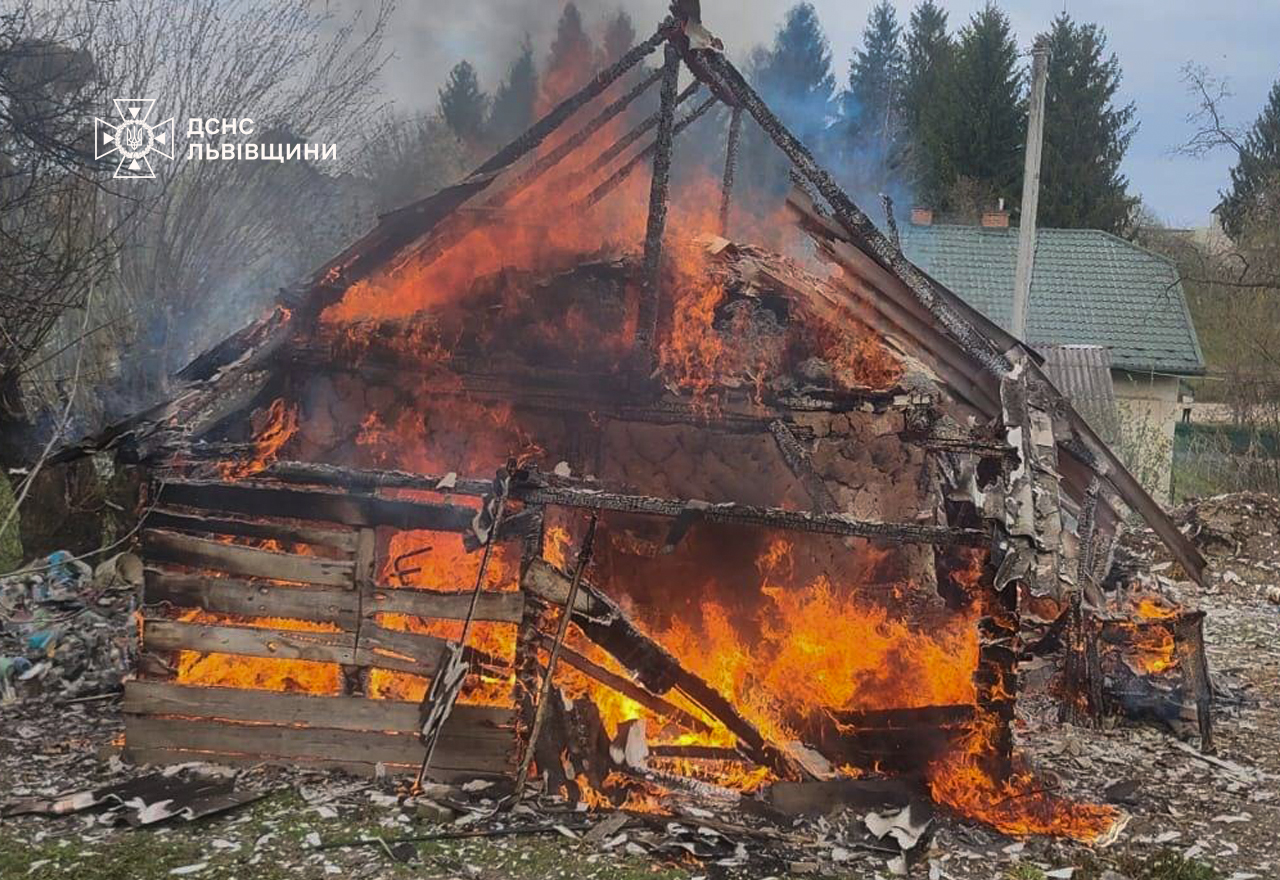 На Львівщині вирувала сильна пожежа: що відомо (фото)