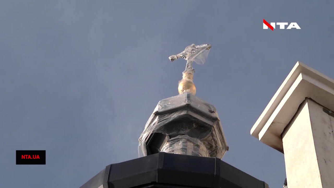 Біля головного входу львівського вокзалу поставили капличку: реакція людей