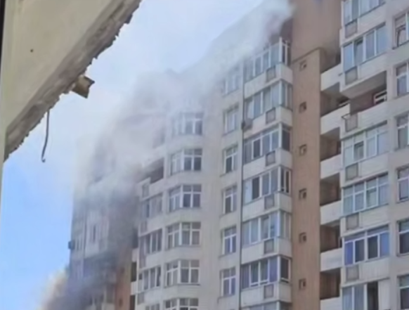 З'явилося нове відео з потужної пожежі в багатоповерхівці у Львові