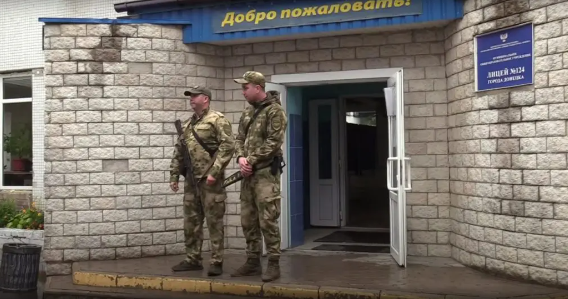 Вибори під дулами автоматів. Загарбники змушують голосувати на окупованих територіях