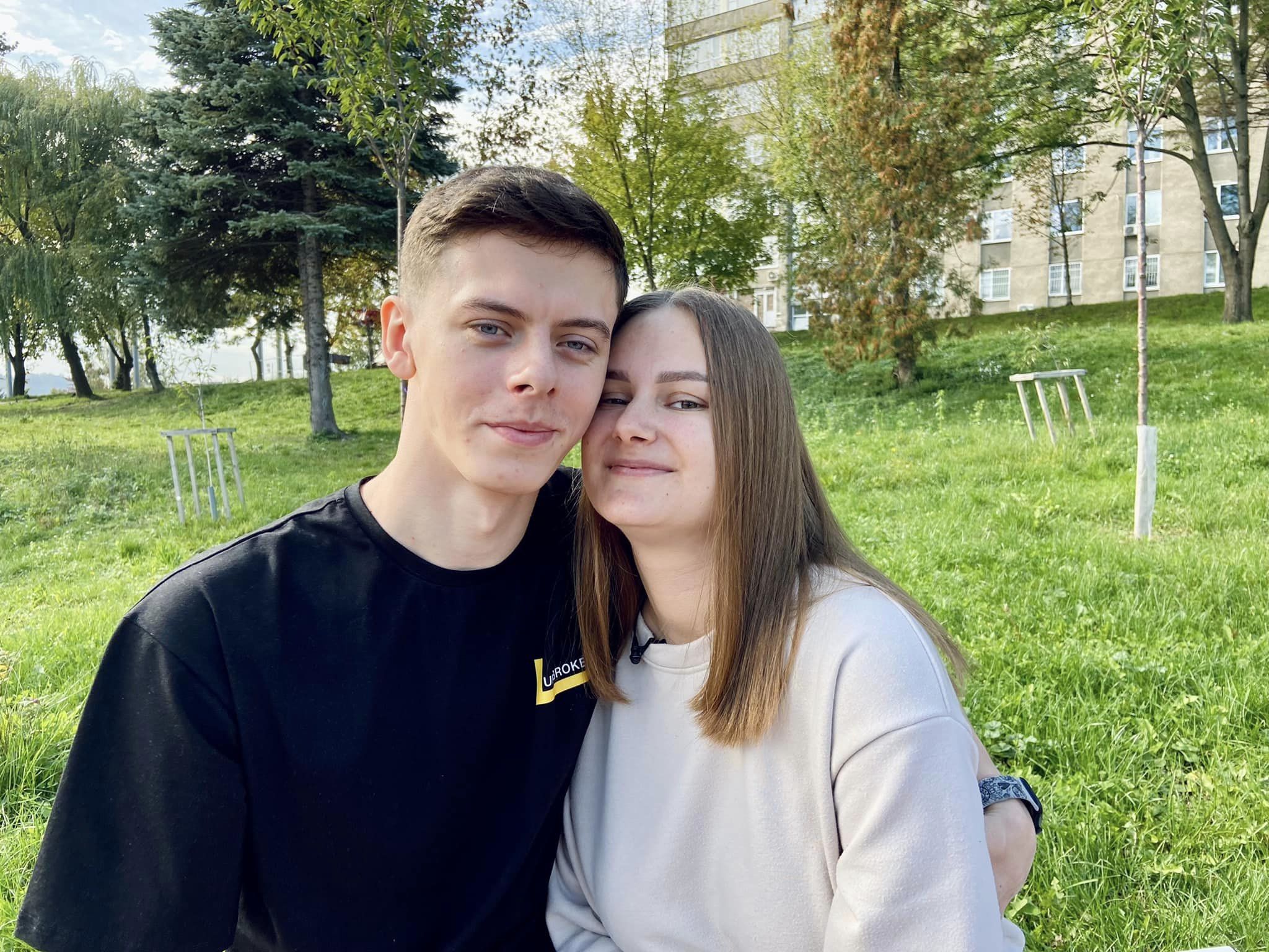 Підірвався у річницю знайомства та втратив руку: історія кохання воїна, який не хотів "бути тягарем"