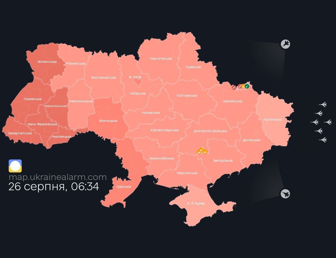 Повітряна тривога охопила всю територію України. В небі 12 ворожих літаків
