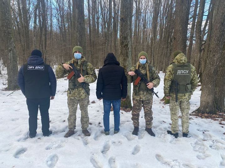На Львівщині затримали нелегального мігранта з Індії
