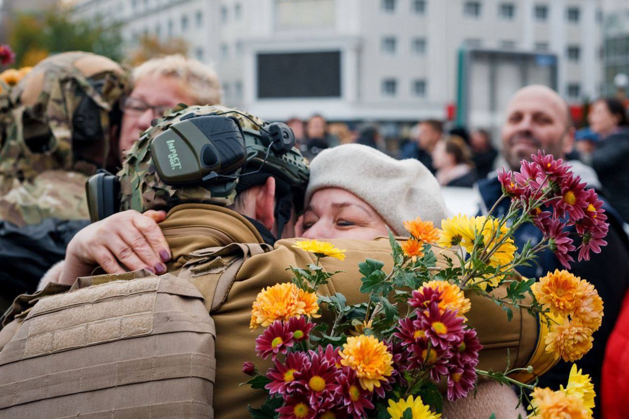 Річниця звільнення Херсона: найемоційніші моменти у фото та відео