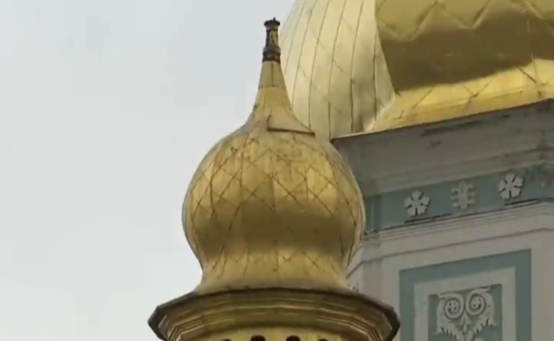 Із купола Софійського собору в Києві вітер звалив хрест