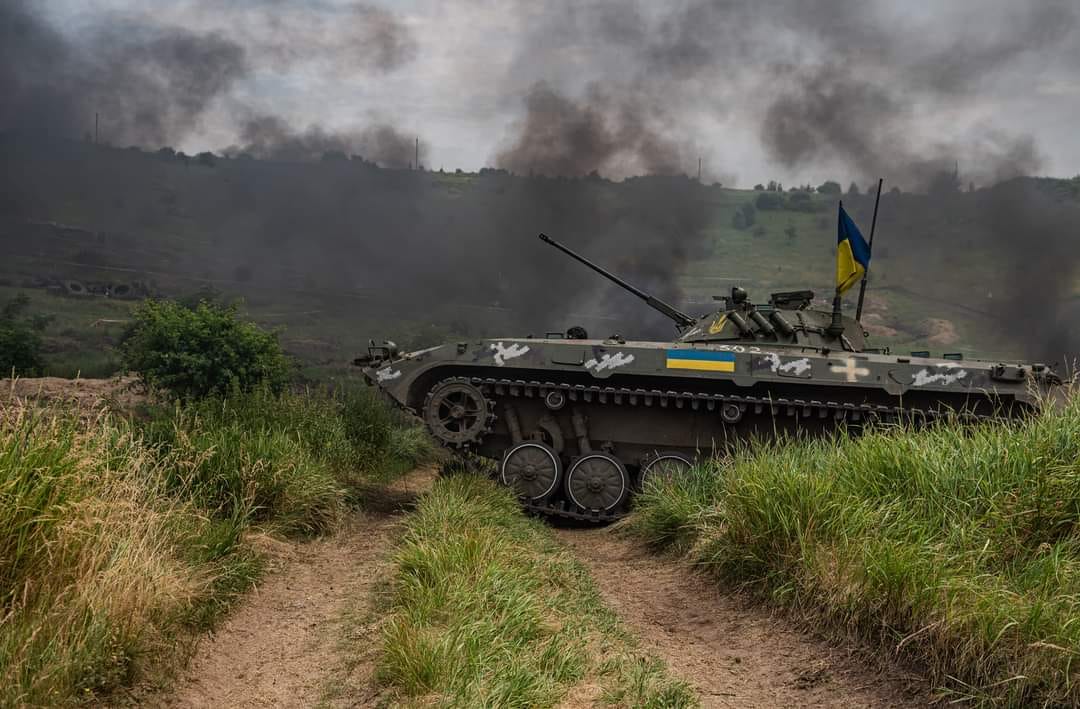 Попри ворожі удари з артилерії та авіації, оборонці відбили всі атаки біля Мар'їнки, - Генштаб