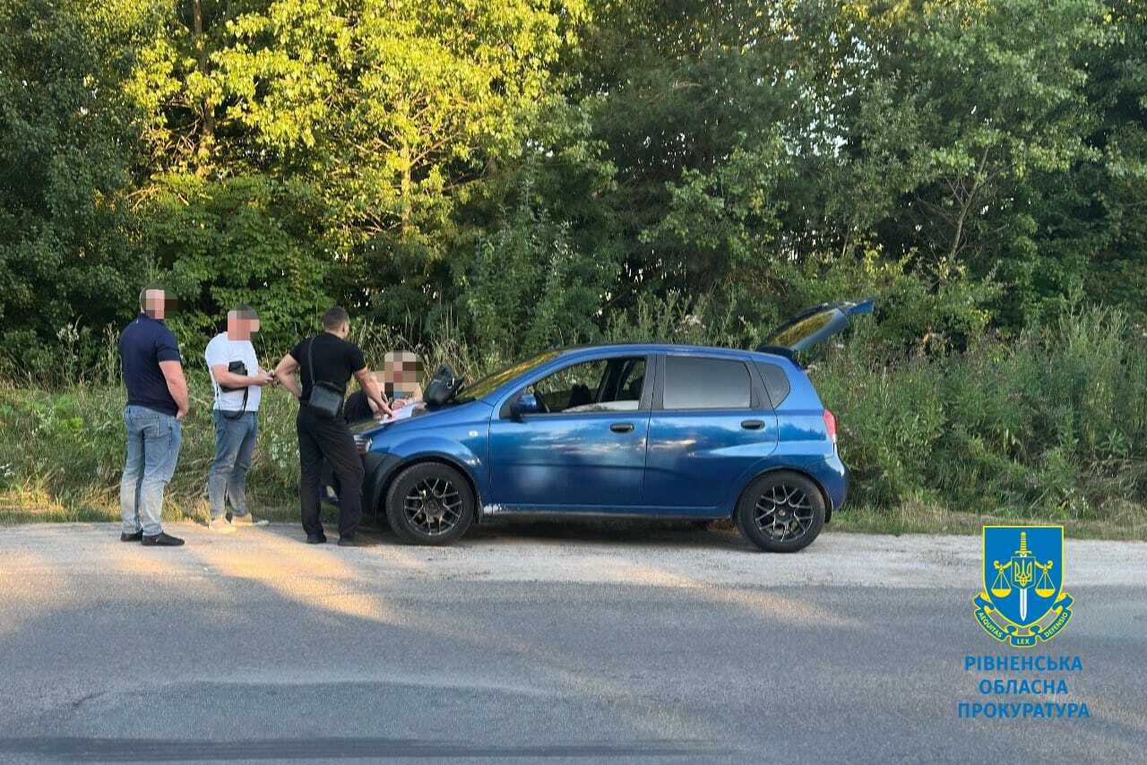 У Рівному жінка вербувала дівчат для заняття проституцією (фото)
