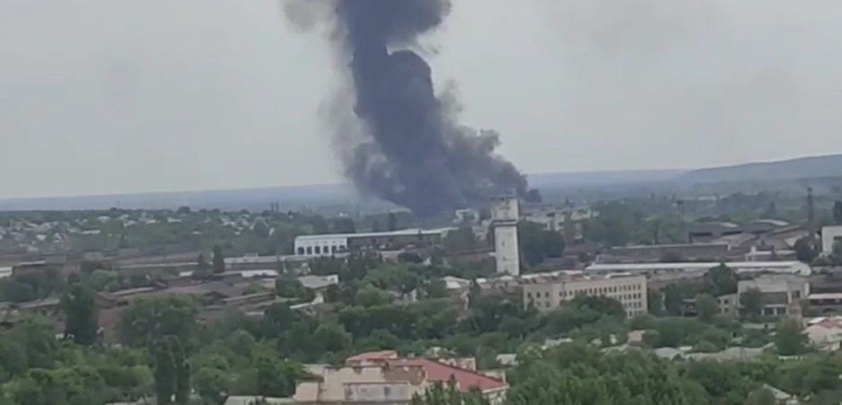 Луганська "бавовна": зафіксували три прильоти у промзону