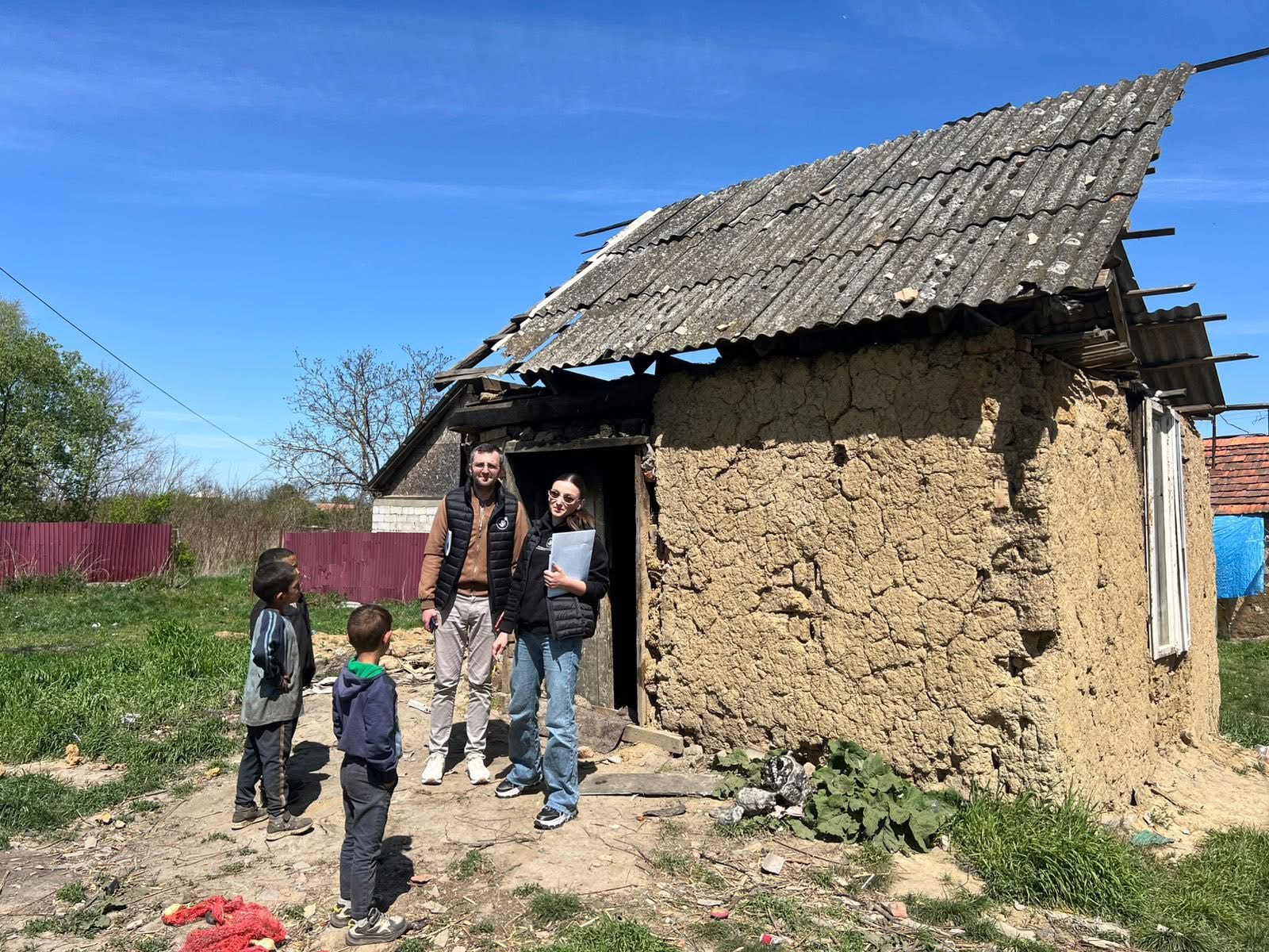 На Закарпатті виявили родину, де 13 дітей роками жили без освіти та медичної допомоги (фото)