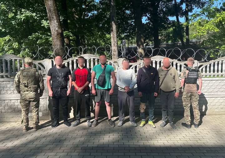 Біля кордону зі Словаччиною затримали шістьох чоловіків: деталі (фото)
