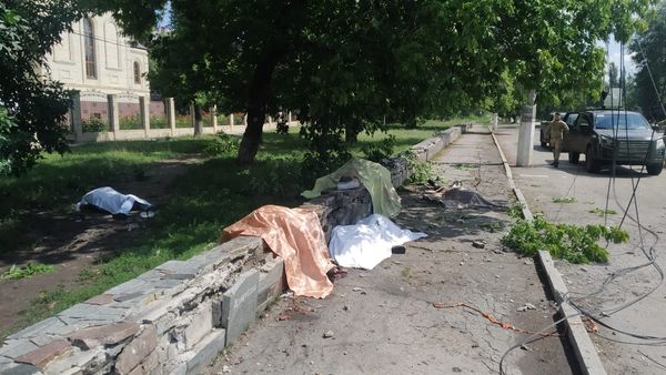 Росіяни влучили у зупинку: у Торецьку багато загиблих, поранені діти