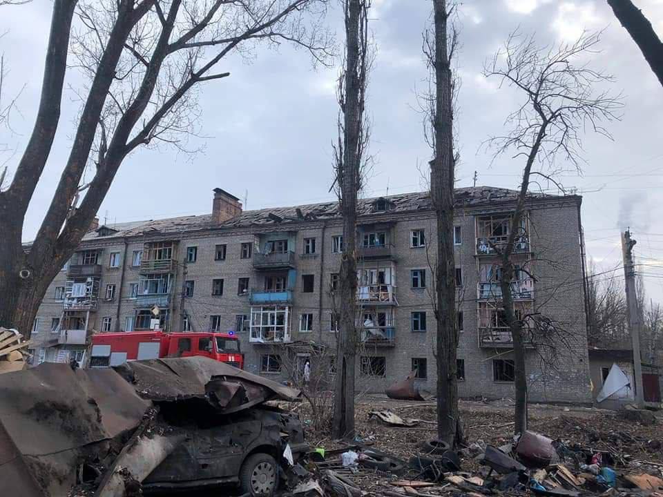 Рашисти обстріляли Костянтинівку. В місті горять житлові будинки