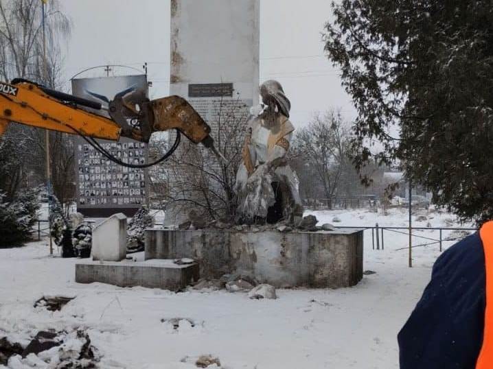 На Стрийщині демонтували останній комуністичний пам'ятник