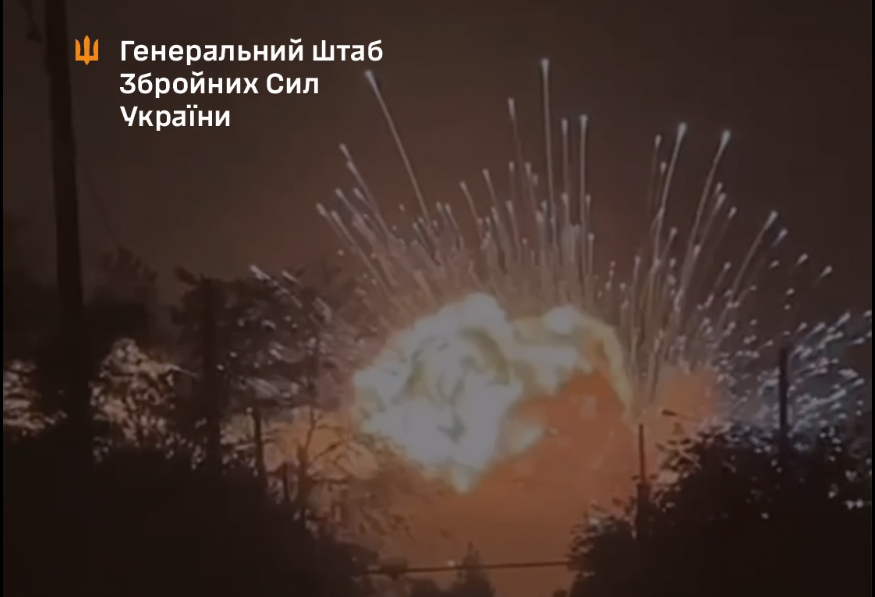 Знищено тисячі тонн боєприпасів: Сили оборони уразили два військових арсенали РФ
